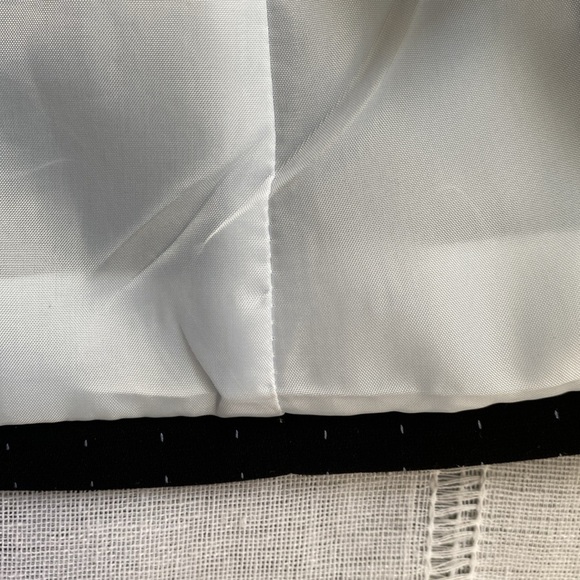 Larry Levine 90s pinstriped blazer with statement buttons. - Picture 9 of 12